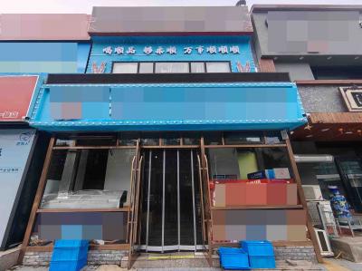 八一路主道边餐饮店出兑（精致装修）