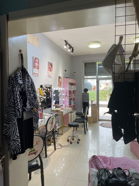 美甲化妆店