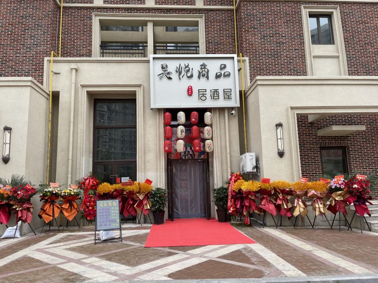 本人近期赴外地拍戏，无法经营本店，现低价转让