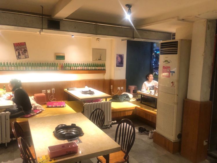 营业中烤肉店寻有缘老板