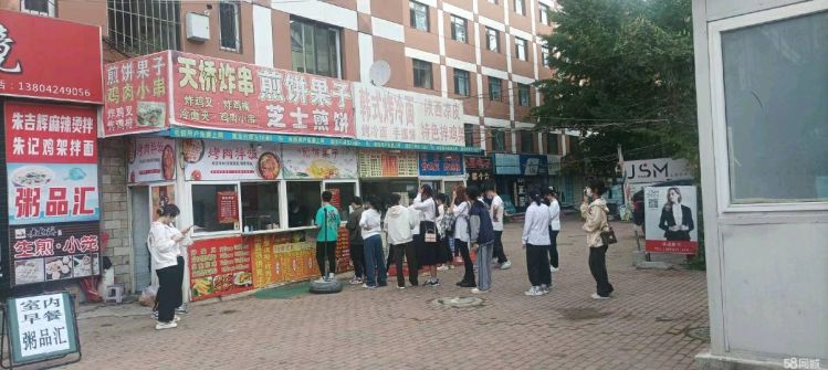 店面位于东北财经大学知书园学生公寓里面 旁边两个快递站人流量大 营业执照 设备齐全 学生封校管理 生意稳定 接手即可盈利