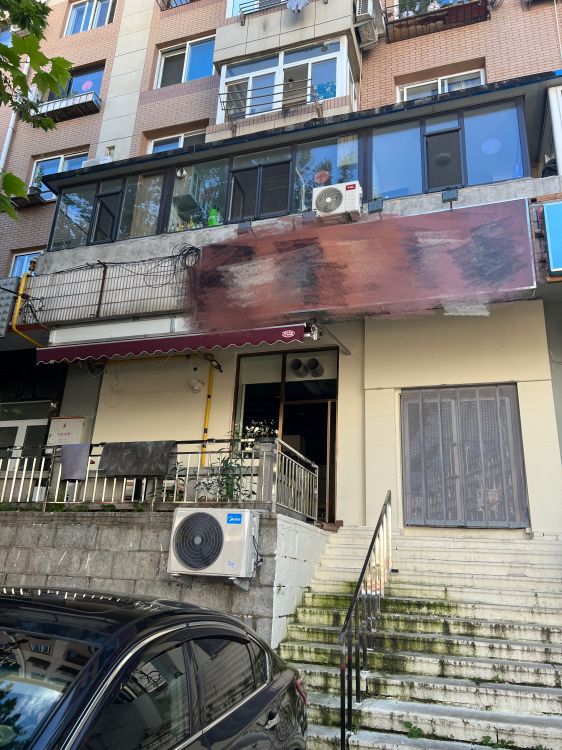 学校对面临街门面