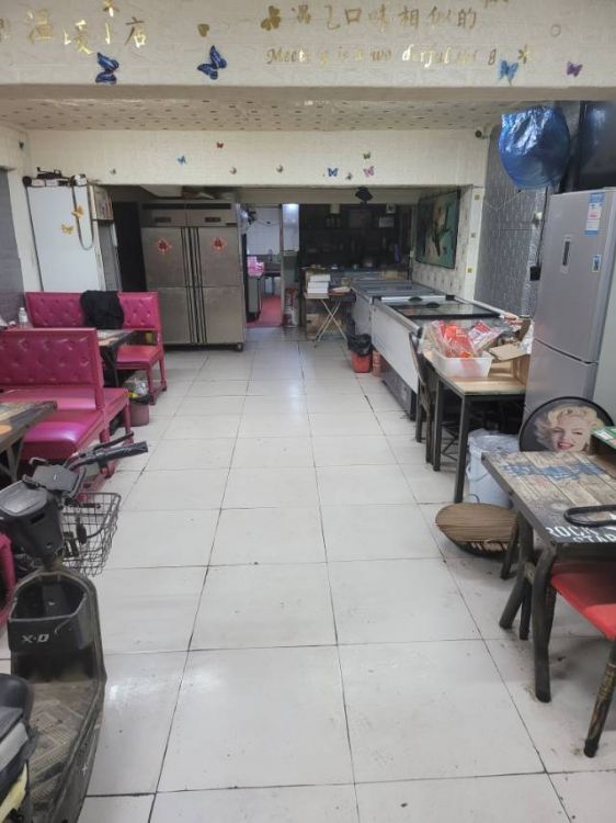机场十八中学对面烧烤店转让